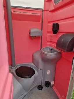 Mobilní wc s umyvadlem a vodou