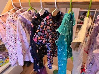 Oblečení pro děti vel. 104 - 14ks trička, mikiny, shortky