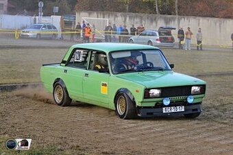 Prodám Lada VAZ 2105 upravená + kastle + díly