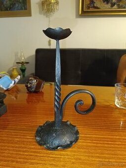 Sada dvou kovových  svícnů