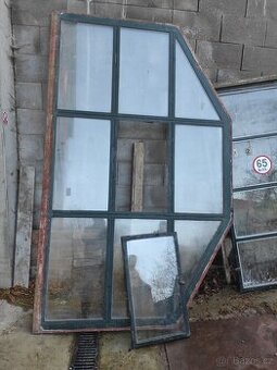 Dílenské okno (garážová vrata)