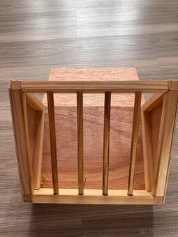 Závěsné dřevěné jesličky na seno