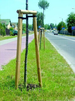 podpěry pro výsadbu stromů soustružená dřevěná palisáda