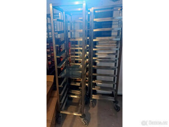 Nerezový přepravní vozík pro jídelní tácy, 5ks