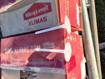 Fasádní hmoždinky s trny