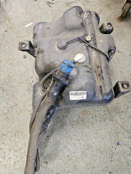 Nádrž Ad blue Renault Trafic 3, Opel Vivaro