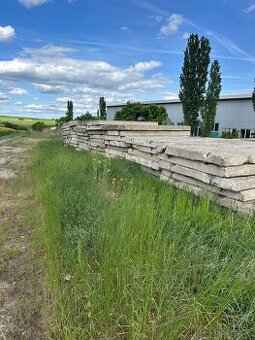 Silniční betonové panely tloušťky 18 cm