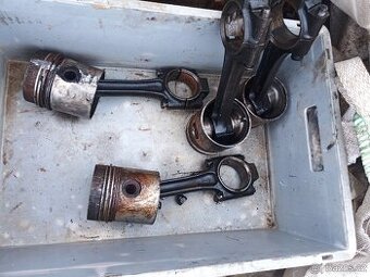 Zetor 7201 těžké ojnice