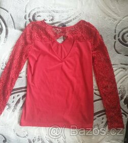 Červená halenka s krajkovými rukávy, vel.34/36