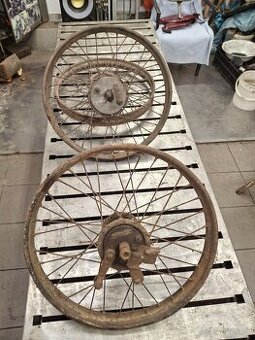 Kola na předválečný motocykl