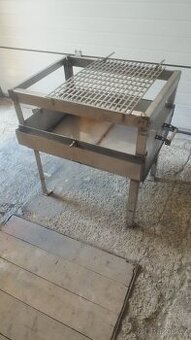 Gril na  makrely, klobásy ,špíz