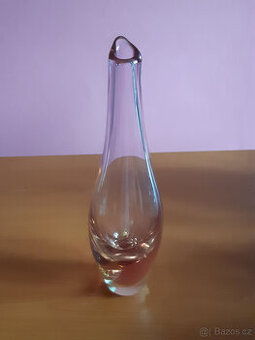 Váza z hutního skla