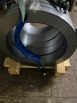 HUTNÍ MATERIÁL , OCELOVÉ PÁSY VE SVITCÍCH -Různé rozměry