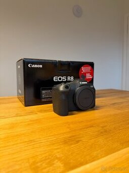 Canon EOS R8 tělo + 3x LP-E17 (Datart 23.8.2025)