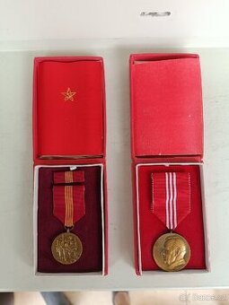 Prodám 2 x socialistickou medaili, dohromady