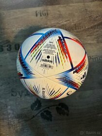 Nový fotbalový míč Adidas