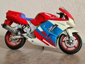 Model motorky Yamaha FZR 600R - Maisto 1/18 - 1
