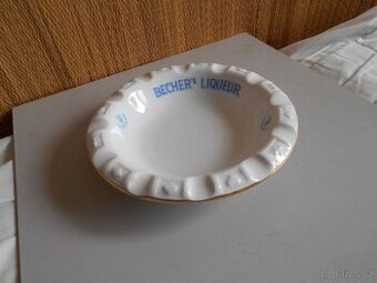 Starý, porcelánový popelník