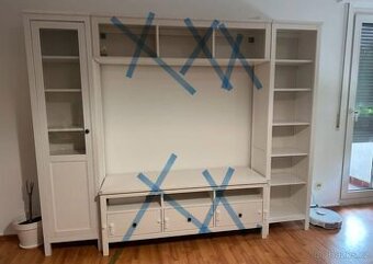 HEMNES VITRÍNA A KNIHOVNA