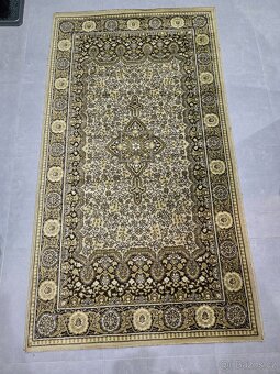 Strojový koberec s íránským vzorem „kashan“
- 1