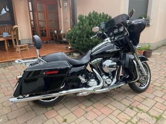 HARLEY-DAVIDSON FLHX Street glid