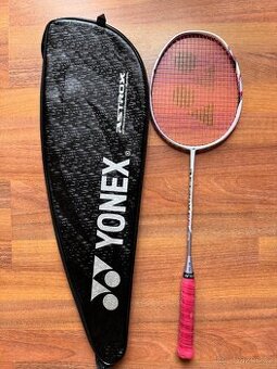 Badmintonová raketa Yonex Astrox 66