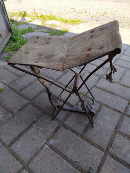 stará vojenská skládací stolička - WW2