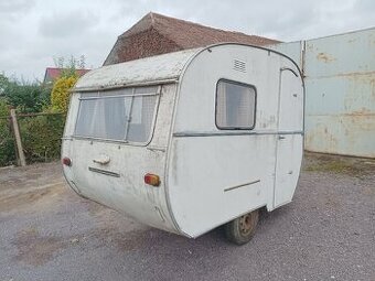 Chatka zahradní přístřešek bouda karavan obytný přívěs