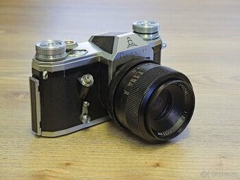 Analog Pentacon F (Contax F) r. v. 1956 + Revuenon 2,8/35