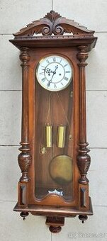 starožitné bohatě vyřezávané dvouzávažové hodiny