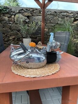 Prodám repasovaný motor Jawa 550/555 pařez