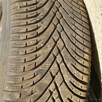 Zimní pneu 215/50 R17