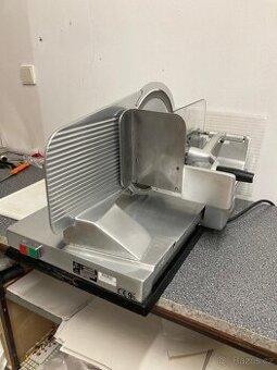 Nářezák, lednice, chladící pult, pokladna, mrazák, pokladna