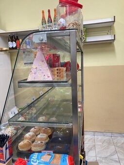 Skleněná vitrína, pokladna EET