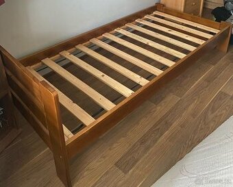 Minimalistická postel z masivu