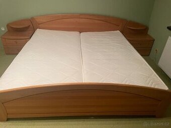 Prodam manzelskou postel 200x200 cm, masiv, dub.