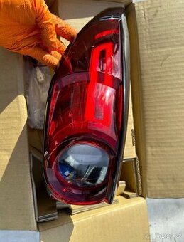 Mazda CX5 2. gen., levý zadní světlomet ORIGINÁL
