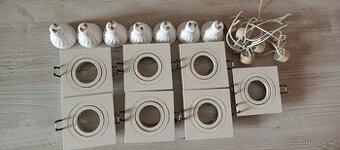 Bodové bílé kovové světla