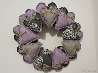 Prodám věneček ze srdíček