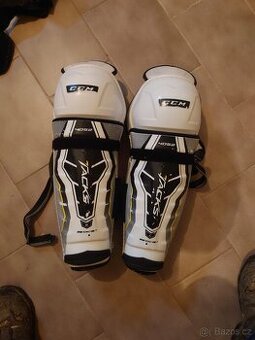 Hokejové chrániče holeně