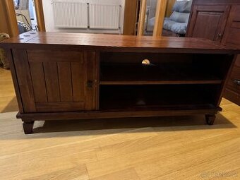 TV stolek z masivu - rezervace