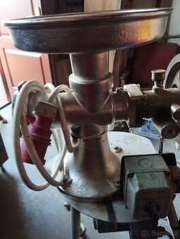 Prodám mlýnek na maso