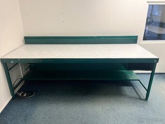 Dílenský ponk / pracovní  stůl