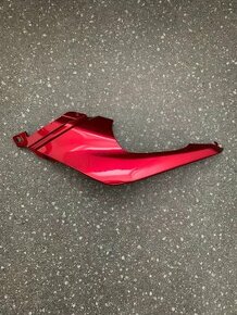 Podsedlový plast pravý Honda CB 125R 83531-K98-E00ZA
