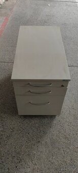 Kancelářské skříňky se zásuvkami na kolečkách