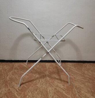 Stojan na dětskou vaničku