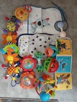 Hračky pro nejmenší a bryndáky