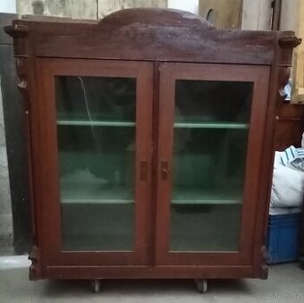 Skříňka prosklená