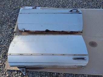 Obě dveře karoserie Mercedes C123 CE, coupe, kupé.