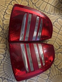 Zadní světla Škoda Superb